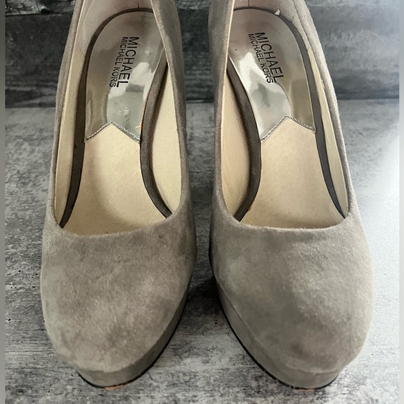 Michael Kors, Sabrina pump size 9 - Picture 4 of 6